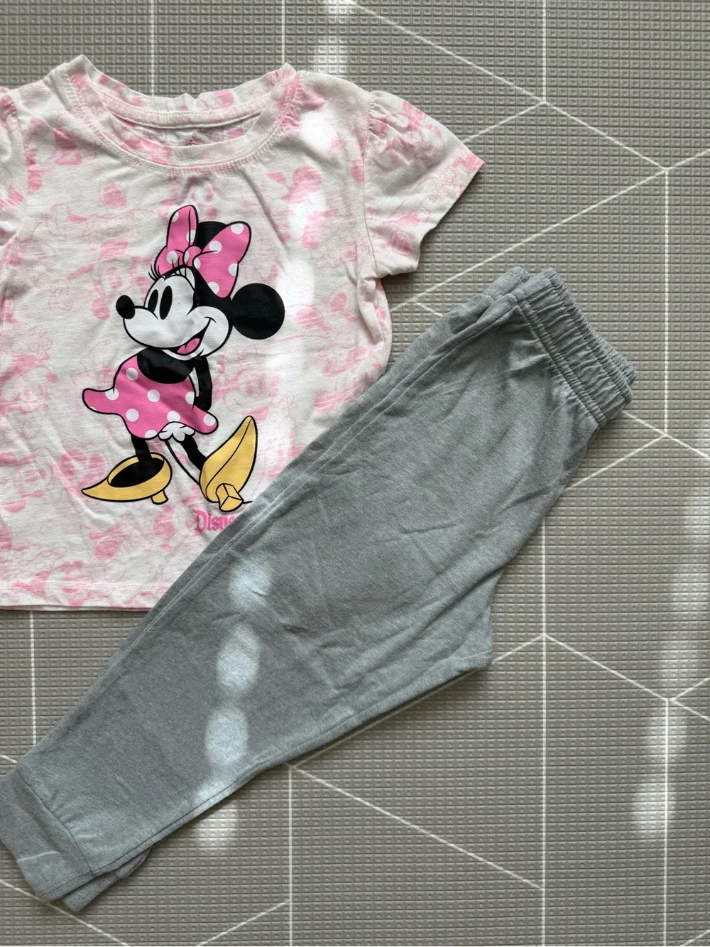 Disney|Baby girl/toddler Minnie Mouse Pink Graphic Tee & Gray Joggers Set••3-4T